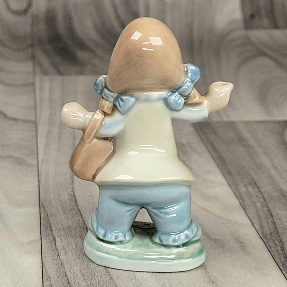 Mirete Porcelain Figurine Girl Yelling Playing Dress Up 4" Made In Spain - Picture 2 of 13